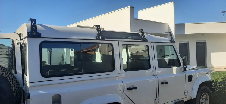 ŁAPA Bagażnika 220mm Land Rover Defender 90/110.jpg