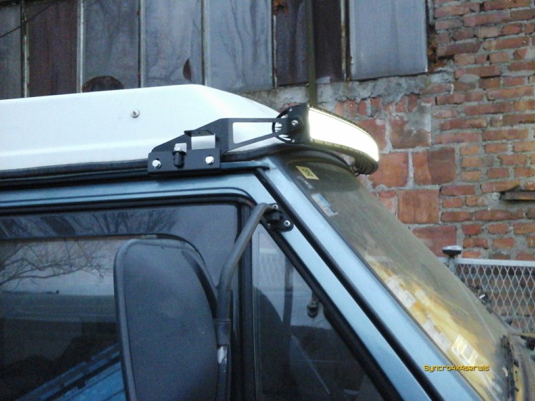 Mocowanie LED-bar 52'' VW T3 / T25.jpg