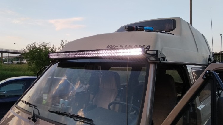 Mocowanie LED-bar 52'' VW T3 / T25.jpg