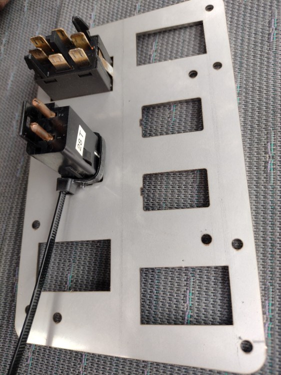 Window Switch Housing Inner Panel FHR100502 Discovery.jpg