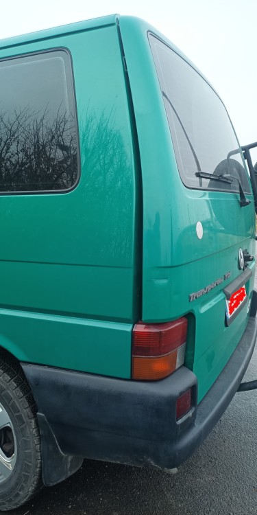 Dystans do tylnej klapy VW T4/T5/T6.jpg