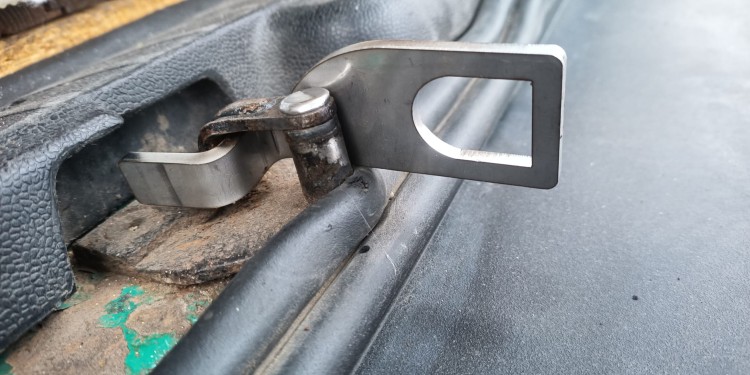 Dystans do tylnej klapy VW T4/T5/T6.jpg