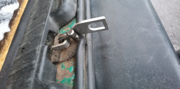 Dystans do tylnej klapy VW T4/T5/T6.jpg